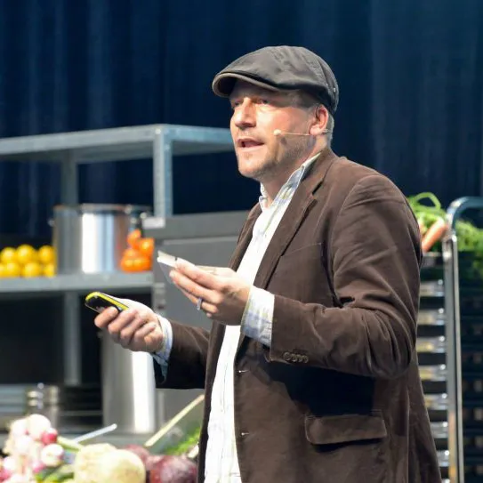 Sandro-Ciani-on-stage